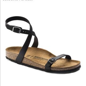 Black birkenstock’s!